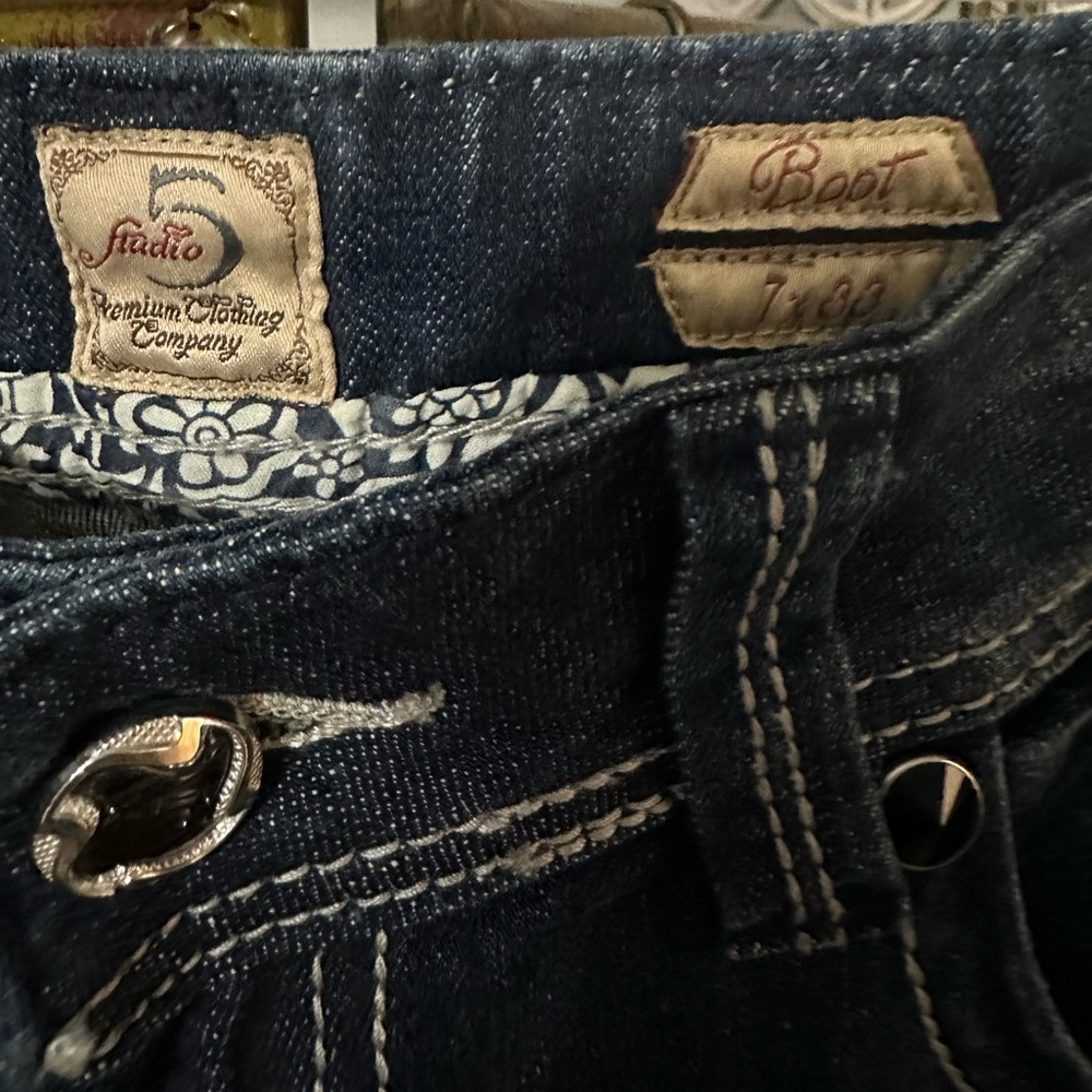Studio 5 Boot cut mid-rise denim.  NWOT size 7x33. - Picture 5 of 6